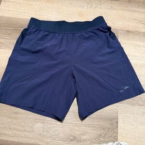Brooks Sherpa 7” Short size Small. Navy.
